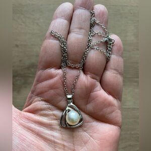Pearl pendant necklace with matching earrings